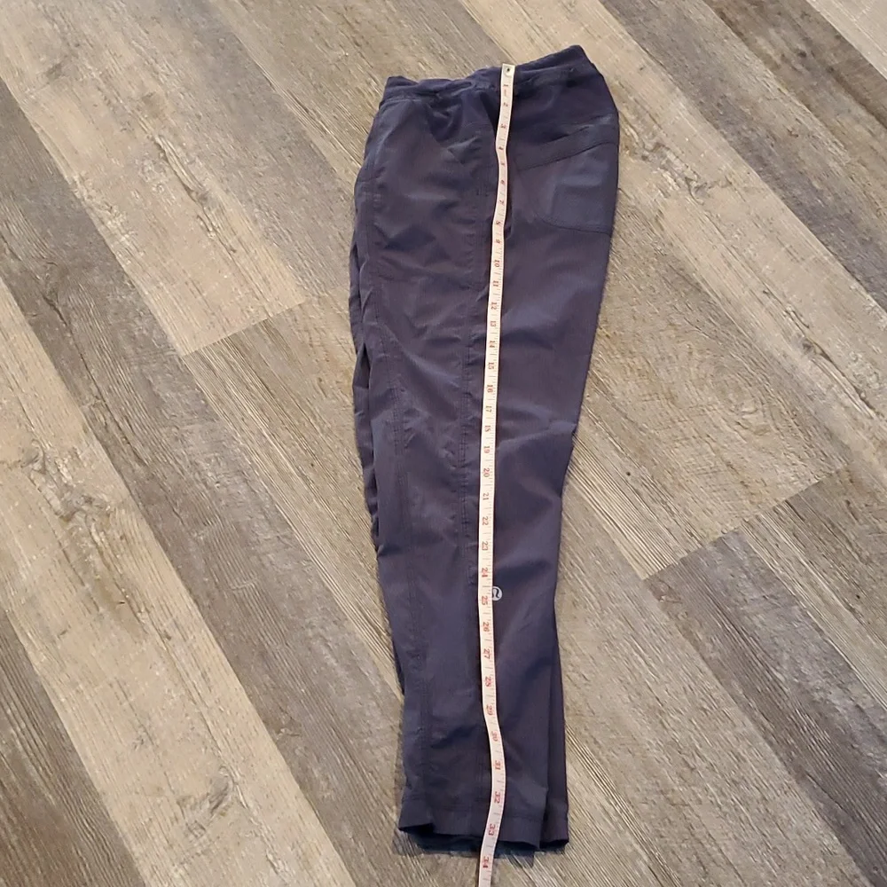 Lululemon Ankle Pants Striped Elastic Waist Athleisure Women Size 4